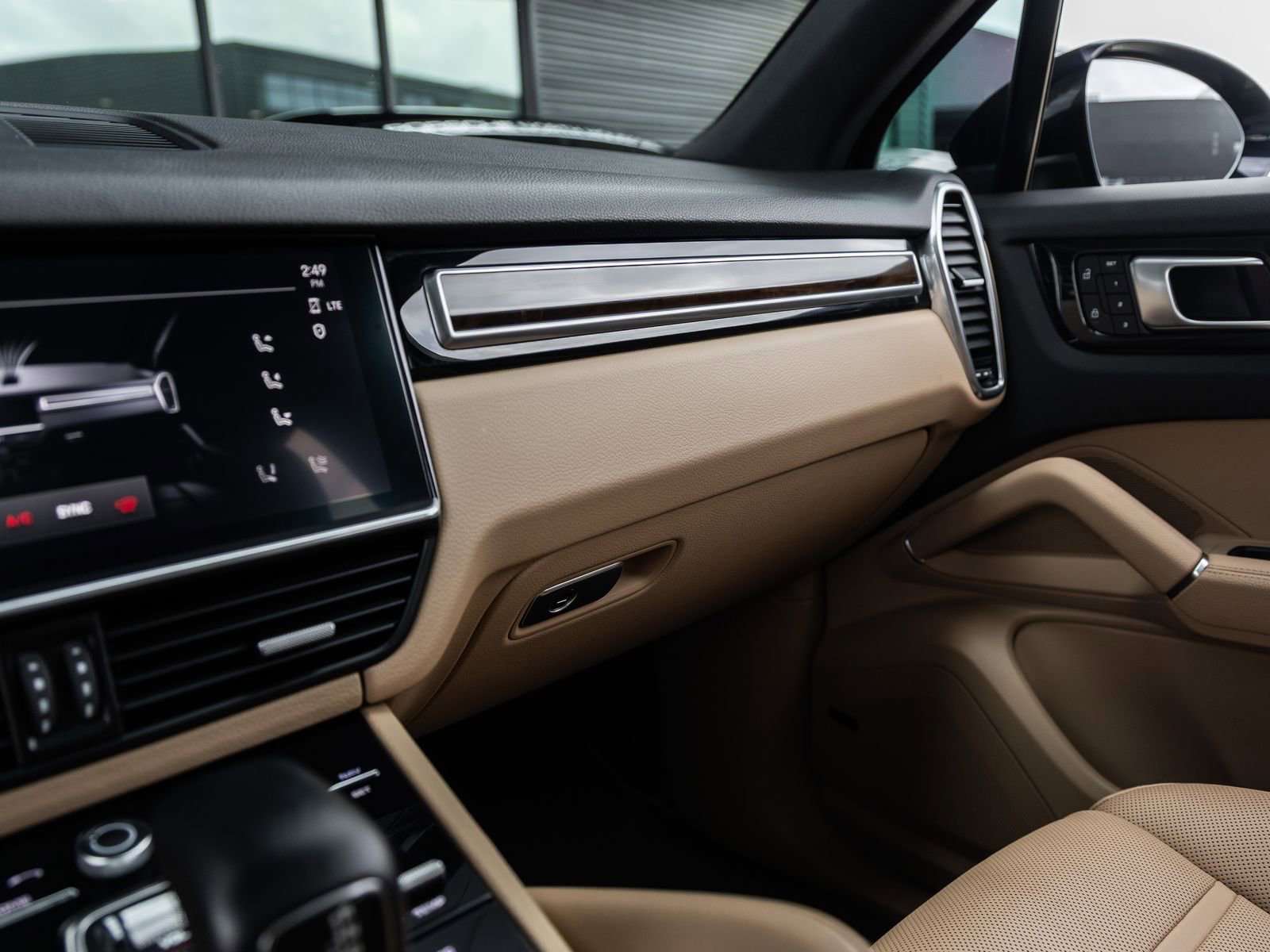 Certified 2023 Porsche Cayenne S Platinum image 33
