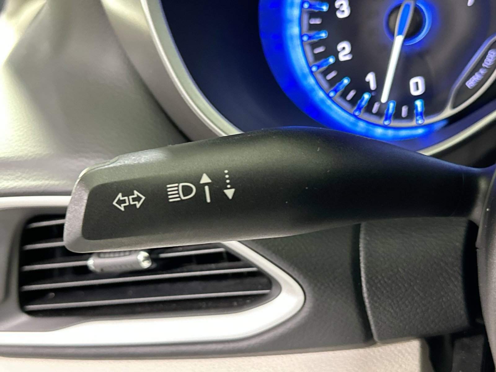 Used 2024 Chrysler Pacifica Touring-L image 28