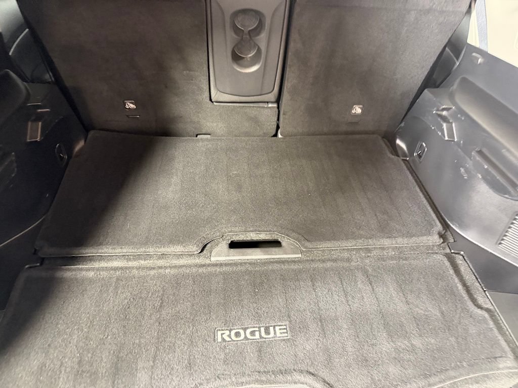 Used 2020 Nissan Rogue SV FWD image 29