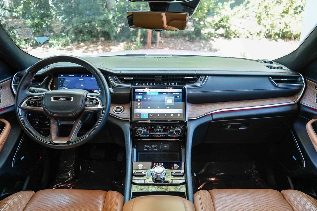 Used 2022 Jeep Grand Cherokee Summit w/ Advanced Protech Group IV AWD/4WD image 12