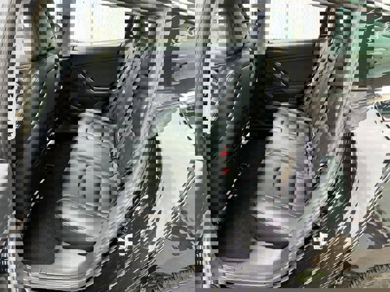 Used 2018 Tesla Model 3 Long Range image 16