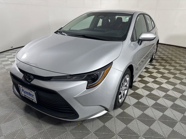Used 2023 Toyota Corolla LE image 2