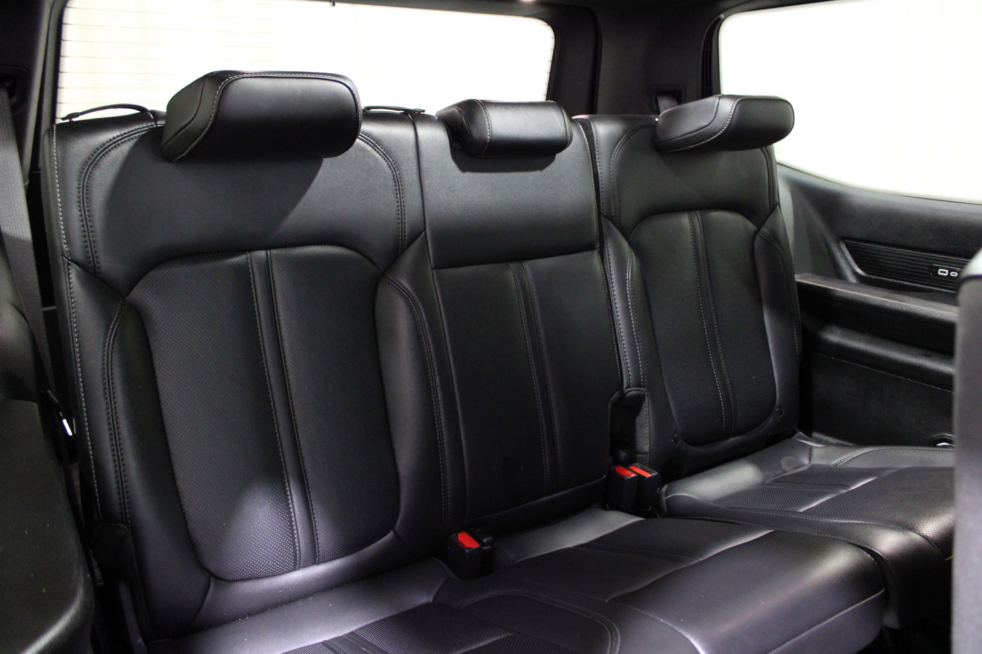 Used 2023 Jeep Wagoneer 4WD w/ Premium Group I image 32