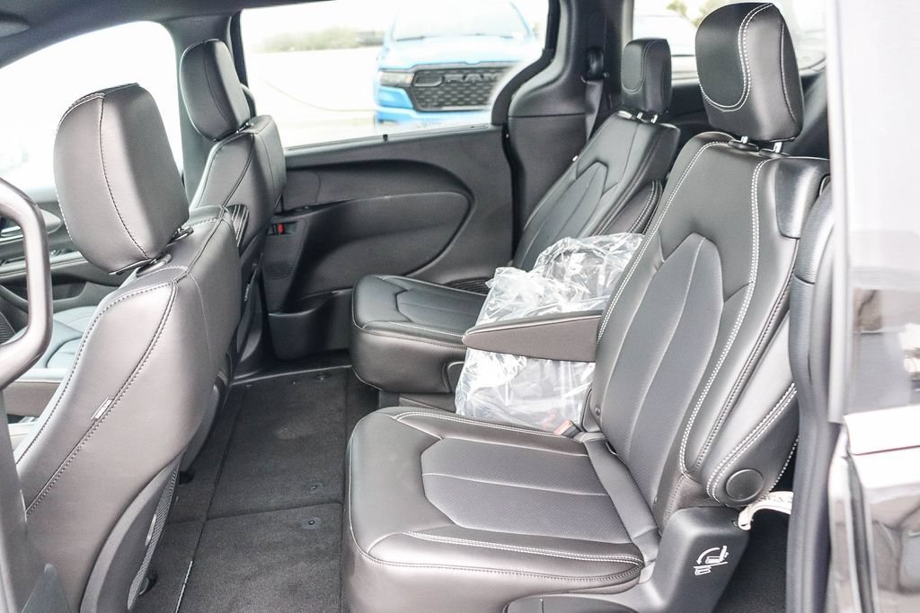 New 2027 Chrysler Pacifica Select FWD image 21