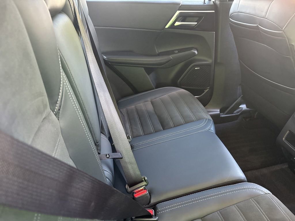Used 2025 Mitsubishi Outlander SE AWD/4WD image 29