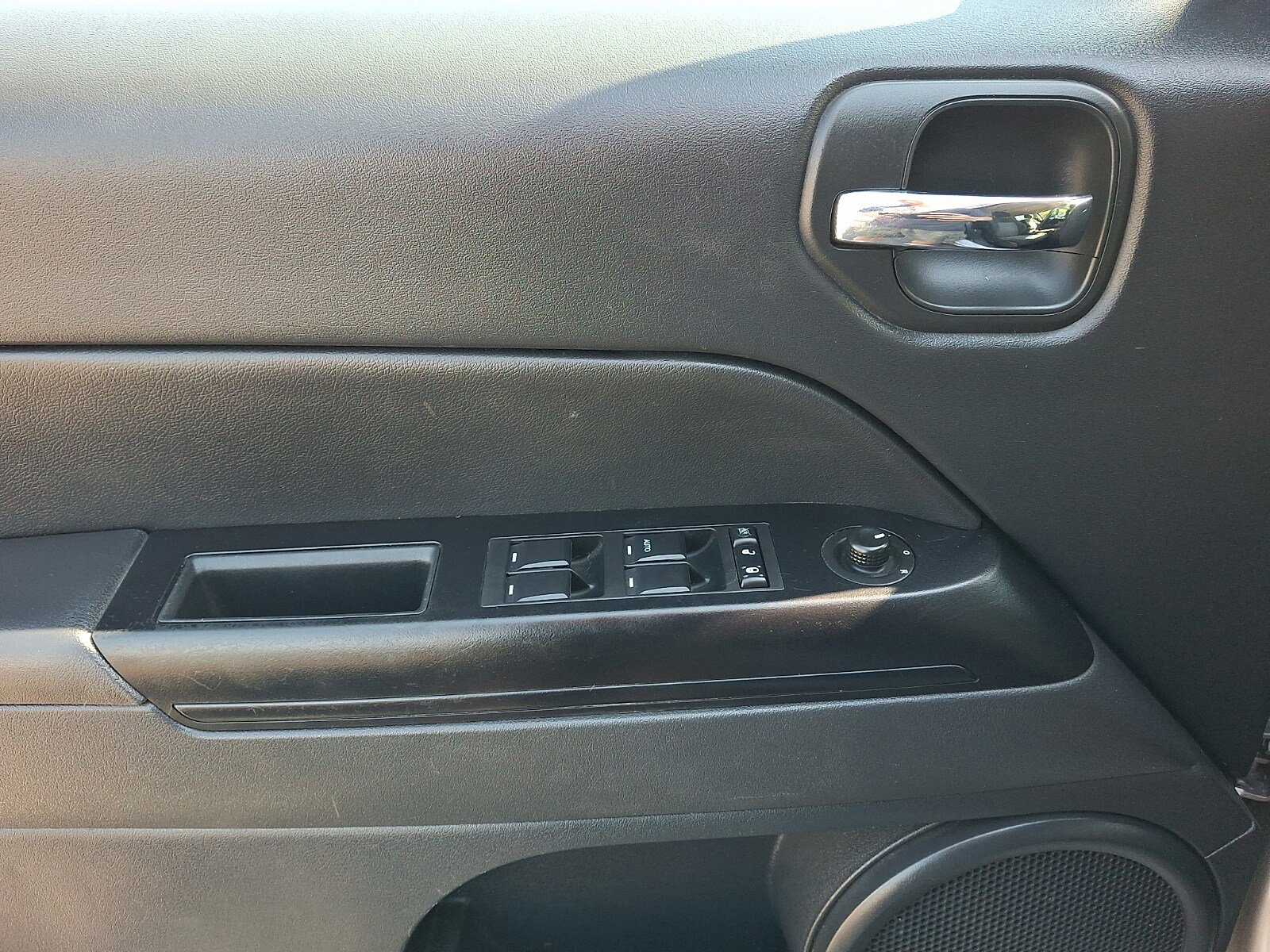 Used 2017 Jeep Patriot Latitude FWD image 12