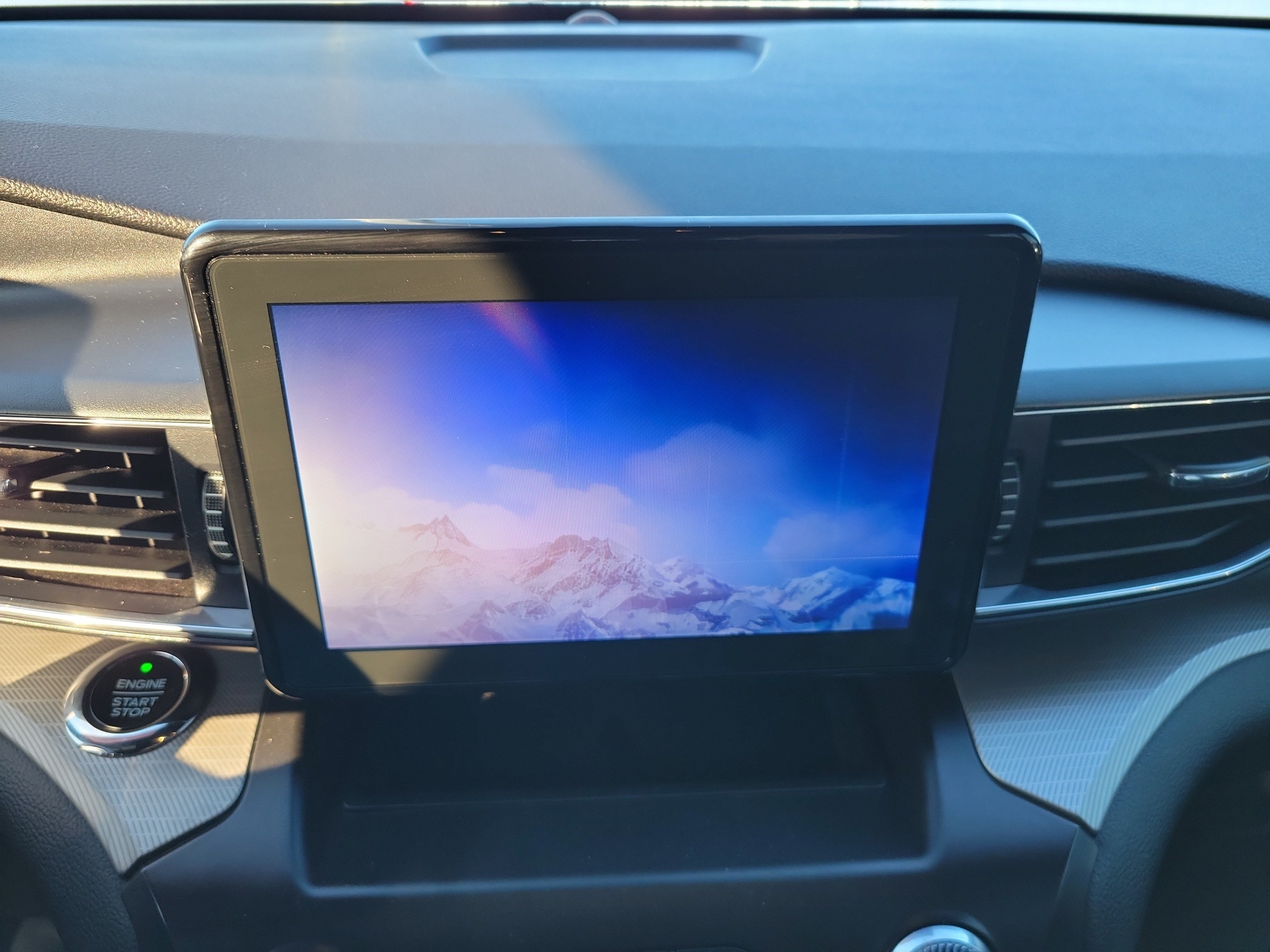 Used 2020 Ford Explorer XLT w/ Equipment Group 202A AWD/4WD image 19