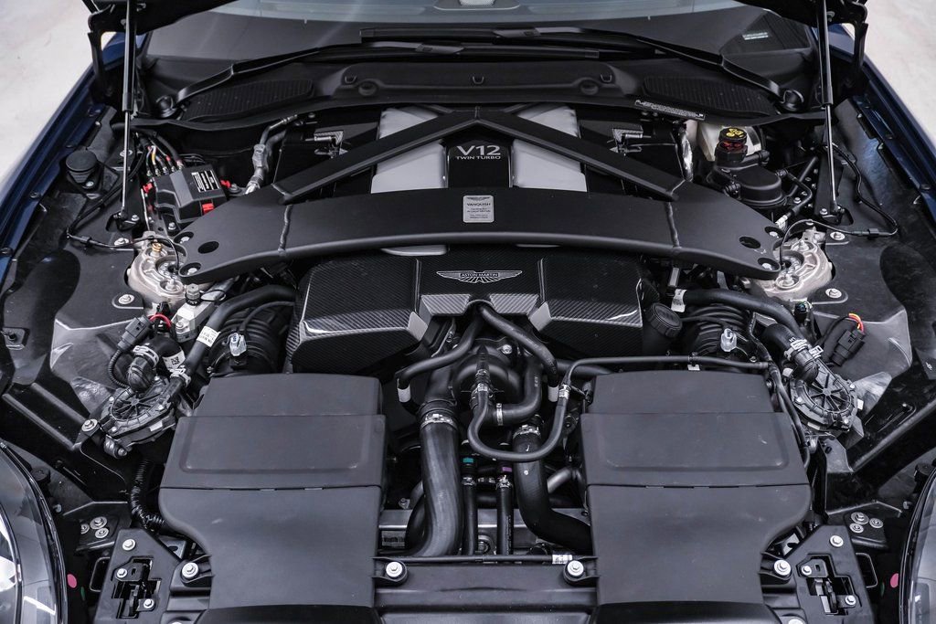 Used 2025 Aston Martin Vanquish image 36