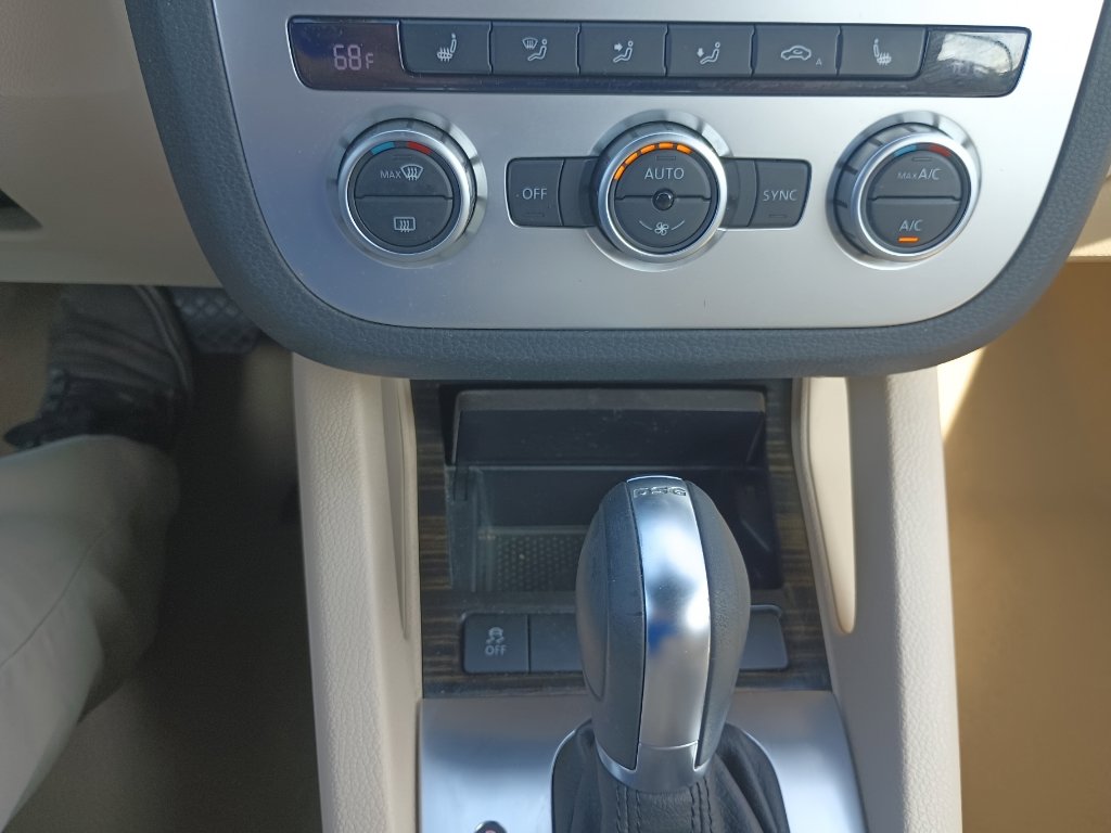 Used 2014 Volkswagen Eos Executive image 17