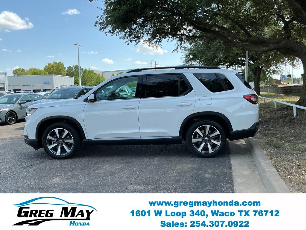 Used 2025 Honda Pilot Touring image 4