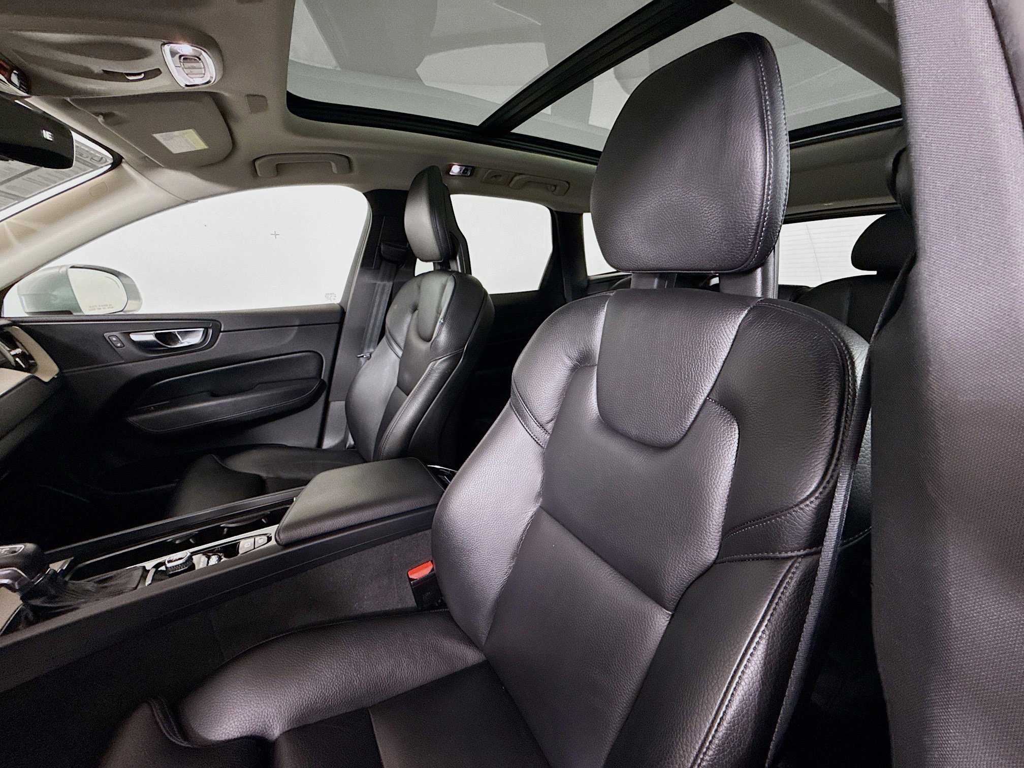 Used 2018 Volvo XC60 T5 Inscription w/ Convenience Package image 11