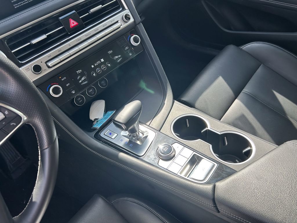 Used 2025 Genesis G70 2.5T image 25
