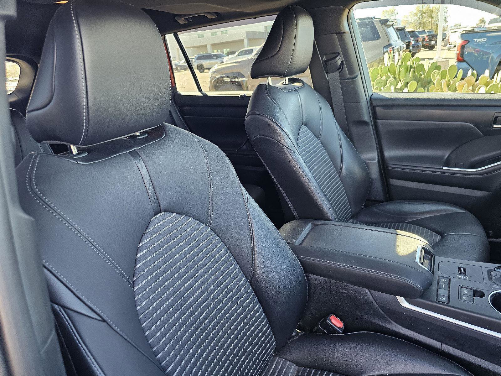 Used 2021 Toyota Highlander XSE image 17