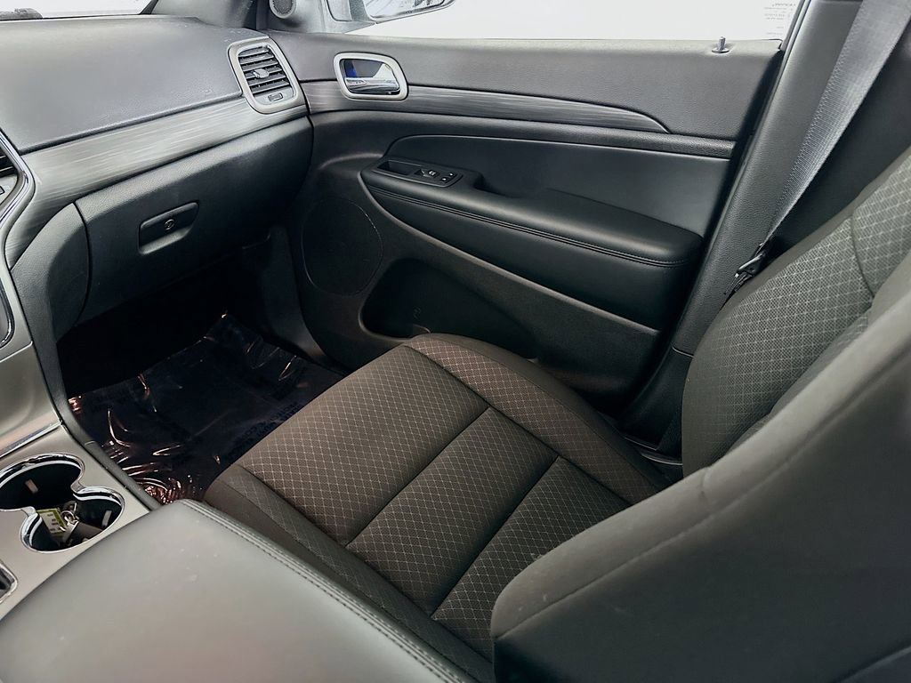 Certified 2021 Jeep Grand Cherokee Laredo w/ Security & Convenience Group image 31