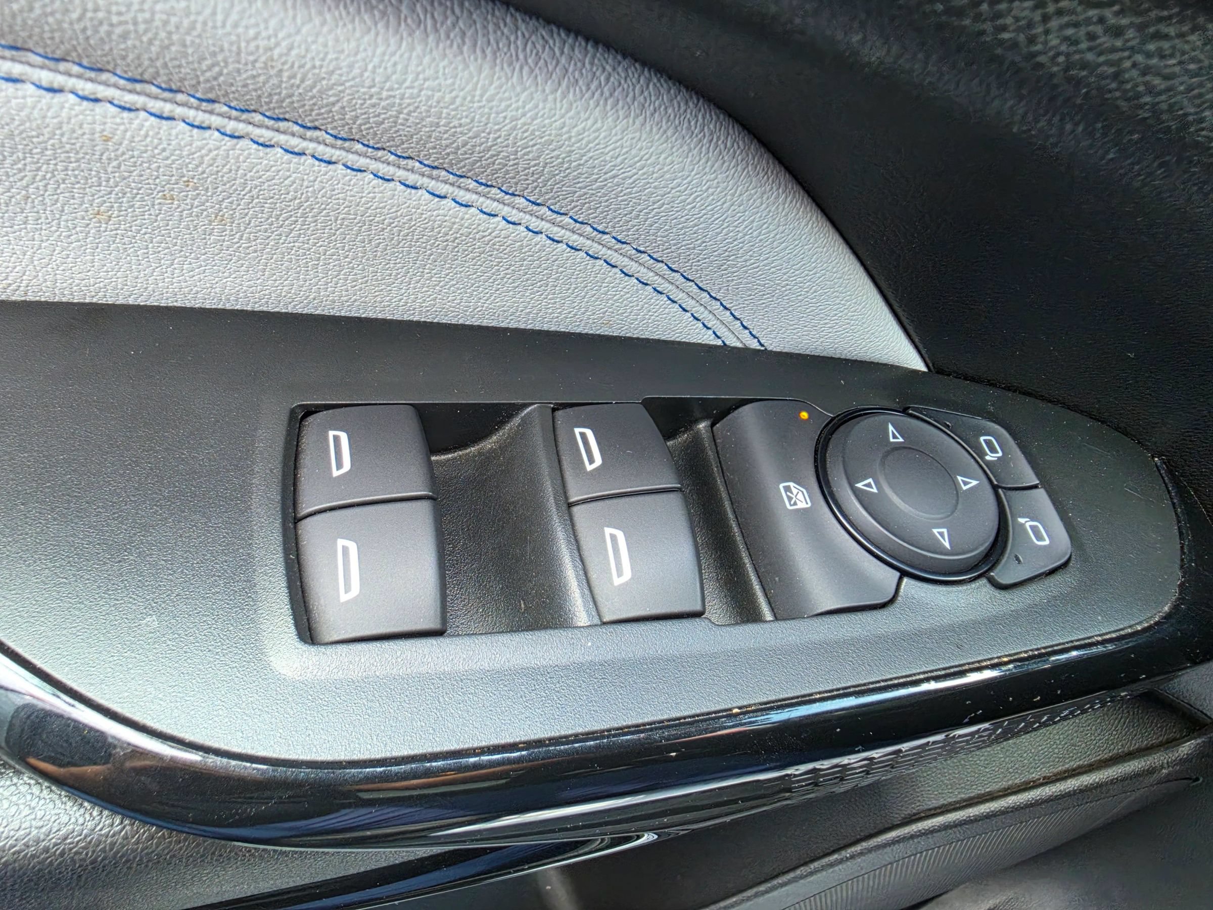 Used 2025 Chevrolet Trax LT FWD image 20