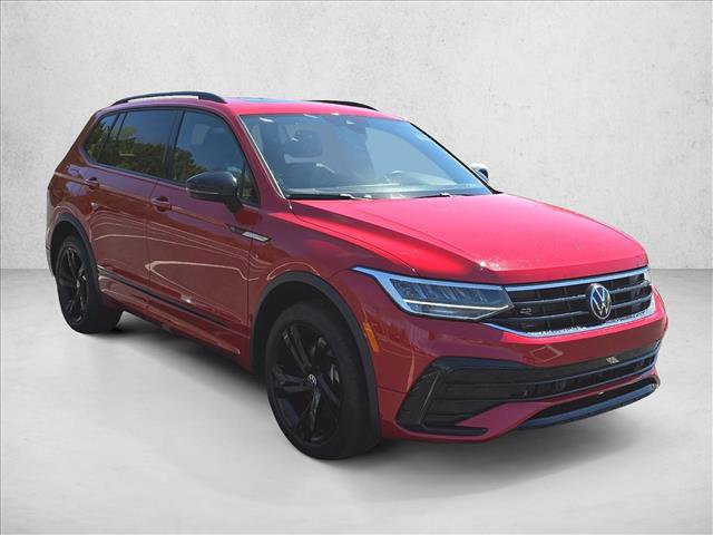 Used 2024 Volkswagen Tiguan SE R-Line AWD/4WD image 3
