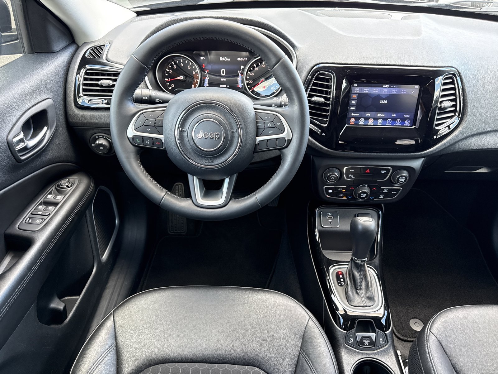 Used 2019 Jeep Compass Latitude FWD image 13