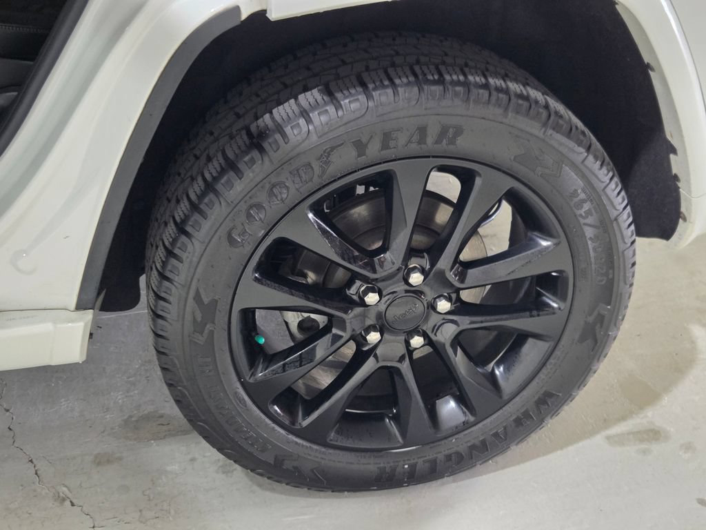 Certified 2021 Jeep Grand Cherokee Laredo X AWD/4WD image 18
