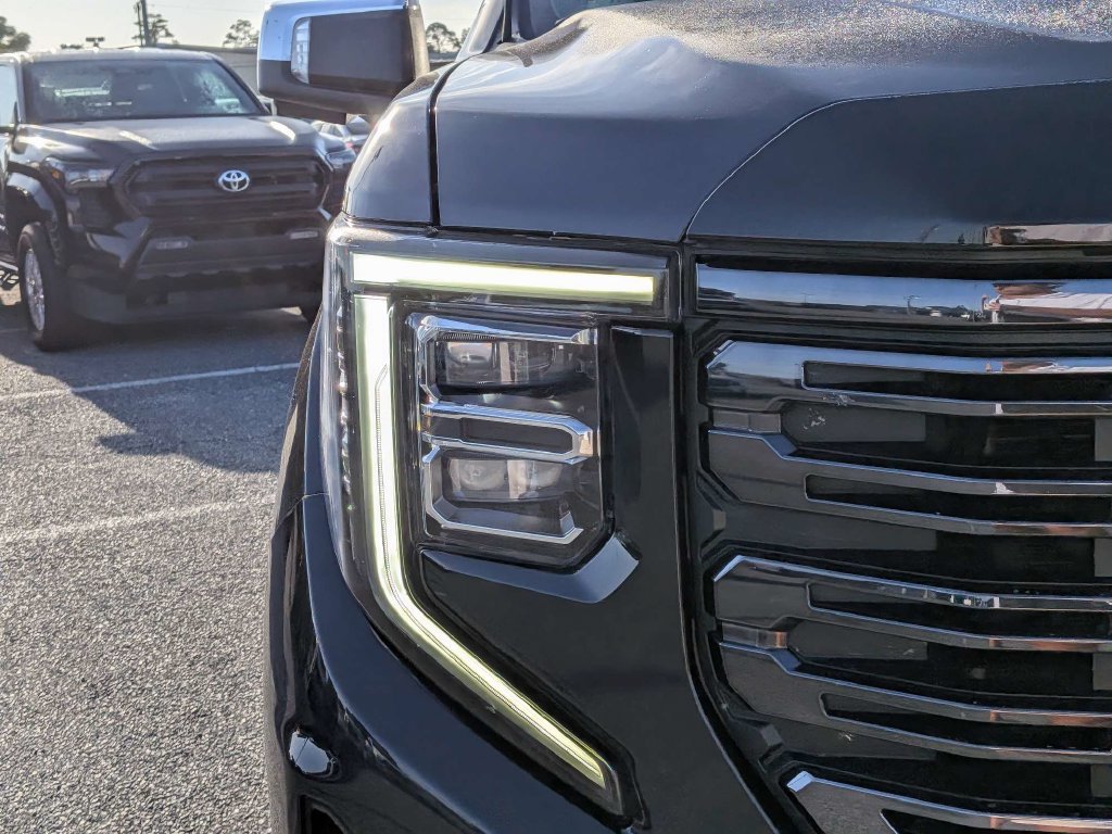 Used 2023 GMC Sierra 1500 Denali Ultimate AWD/4WD image 9