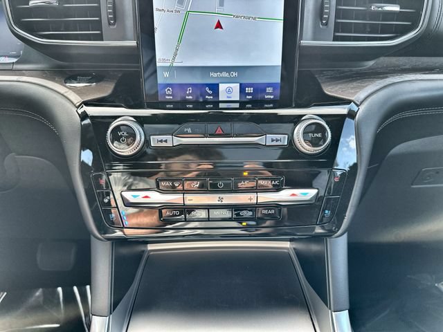 Used 2024 Ford Explorer Platinum w/ Technology Package AWD/4WD image 19