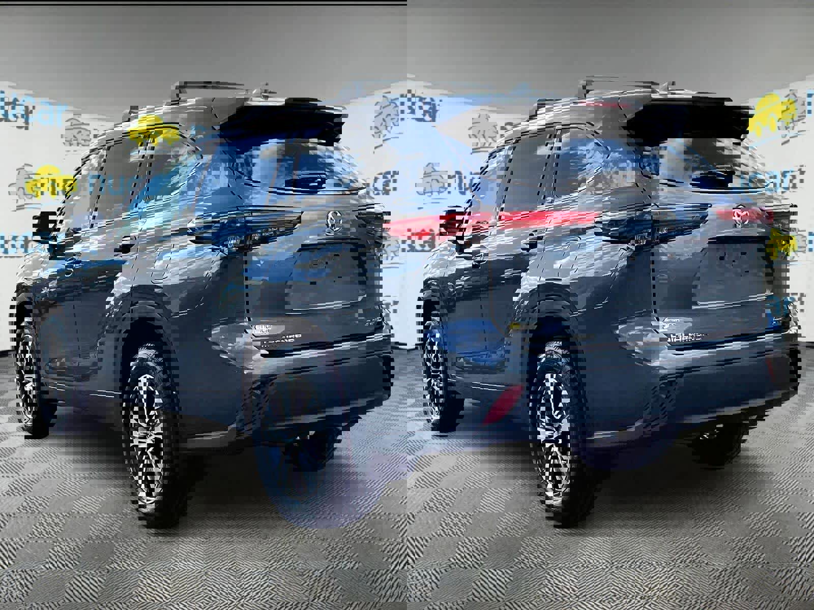 Used 2022 Toyota Highlander XLE image 4