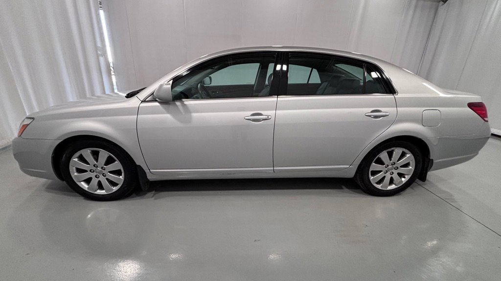 Used 2005 Toyota Avalon XLS image 8