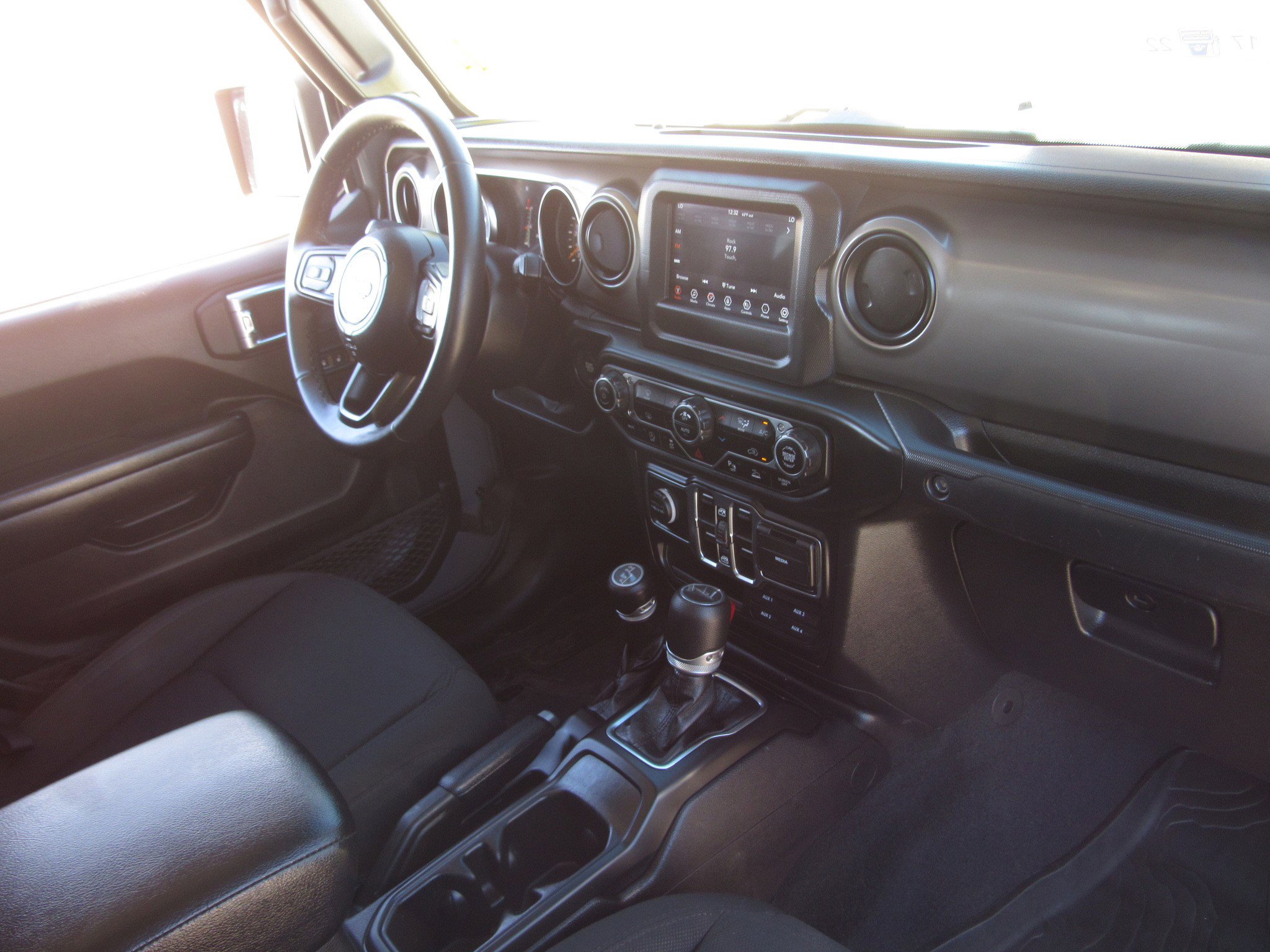 Used 2021 Jeep Gladiator Willys image 10