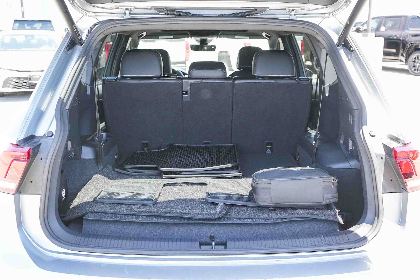 Used 2022 Volkswagen Tiguan SE R-Line FWD image 27