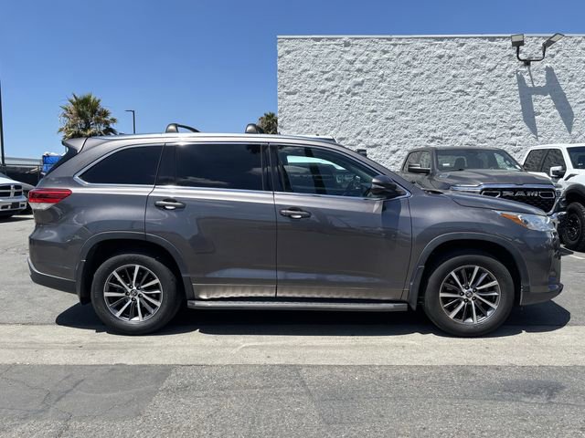 Used 2018 Toyota Highlander XLE FWD image 2