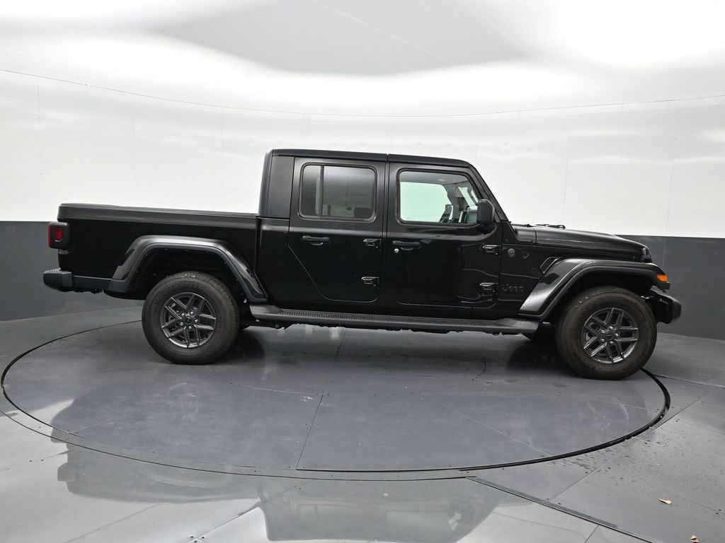 Used 2025 Jeep Gladiator Sport image 6