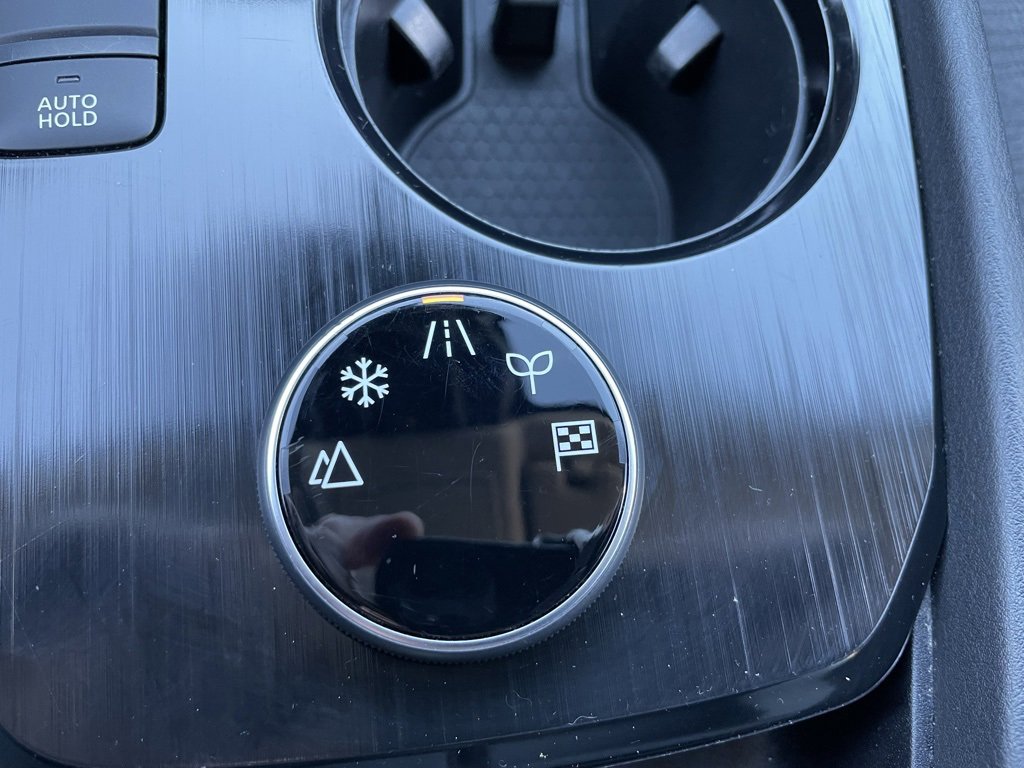 Used 2023 Nissan Rogue SV image 15