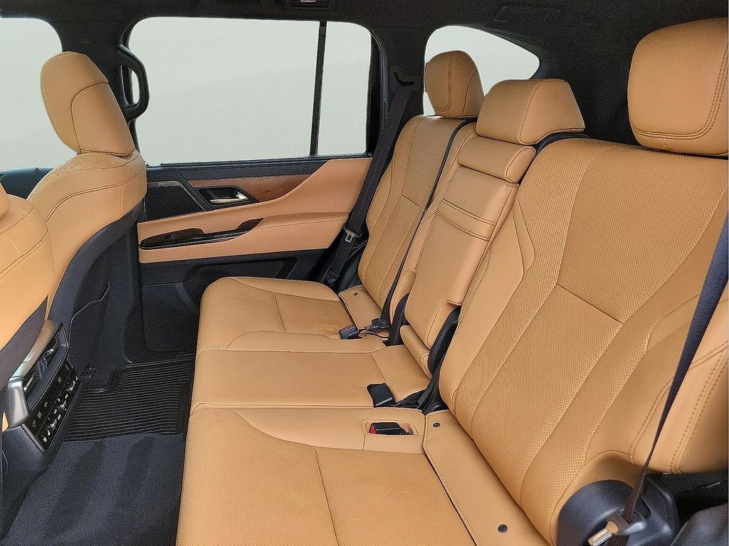 Used 2024 Lexus LX 600 4WD w/ Luxury Package image 13