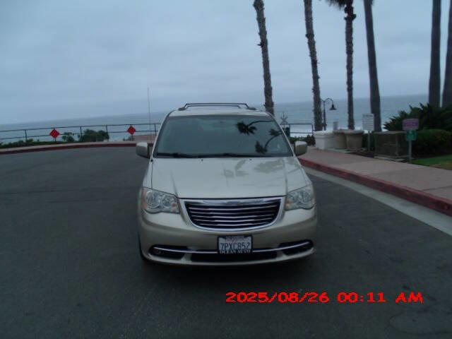 Used 2014 Chrysler Town & Country Touring image 31