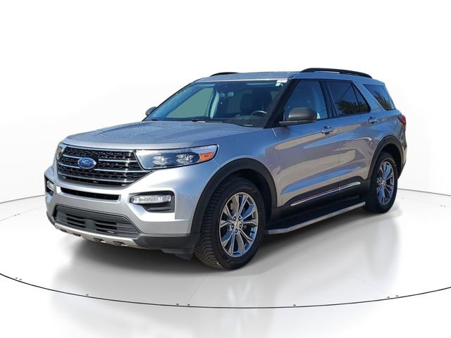 Used 2021 Ford Explorer XLT w/ Equipment Group 202A AWD/4WD image 2