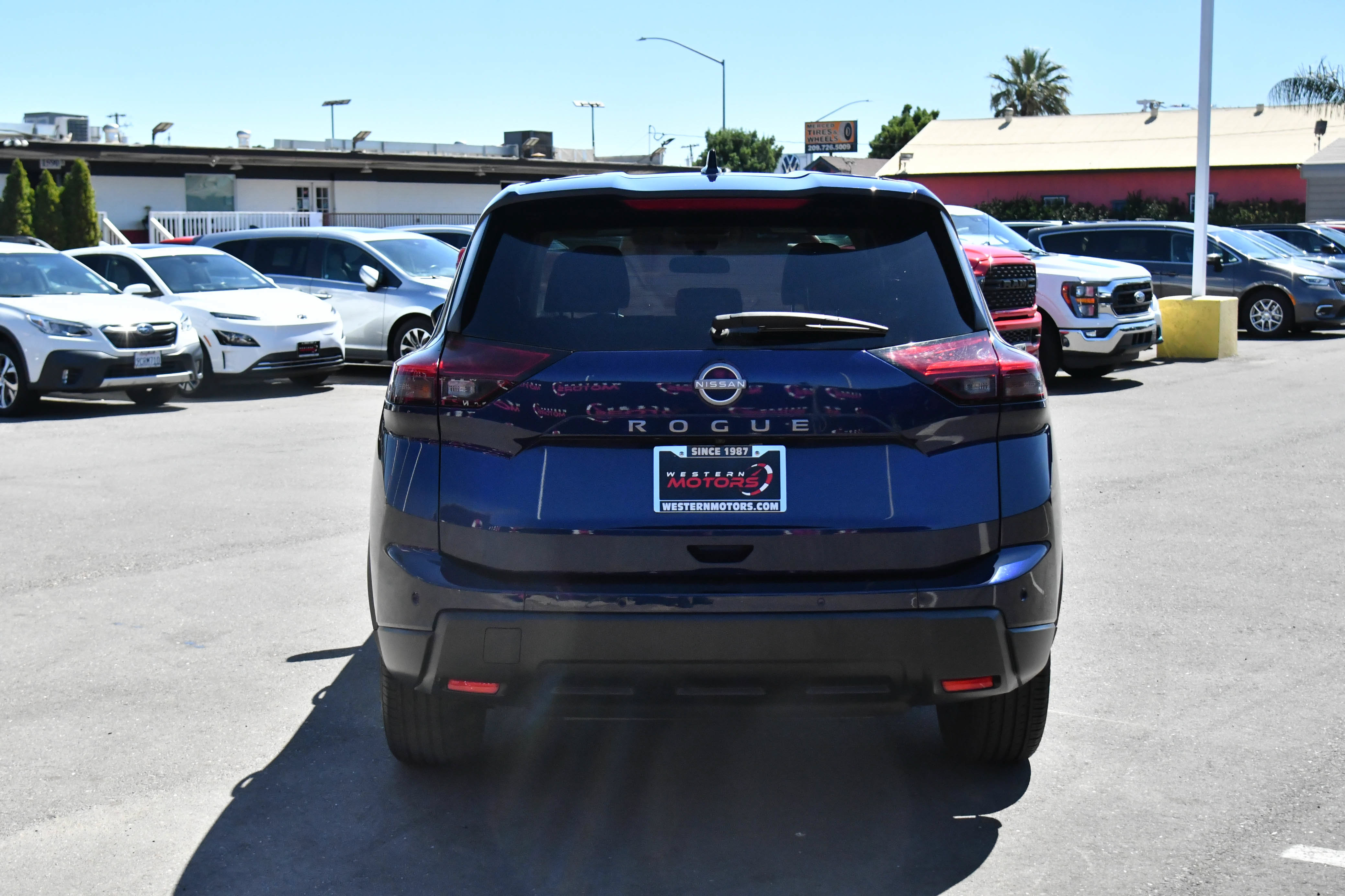 Used 2025 Nissan Rogue SV FWD image 7