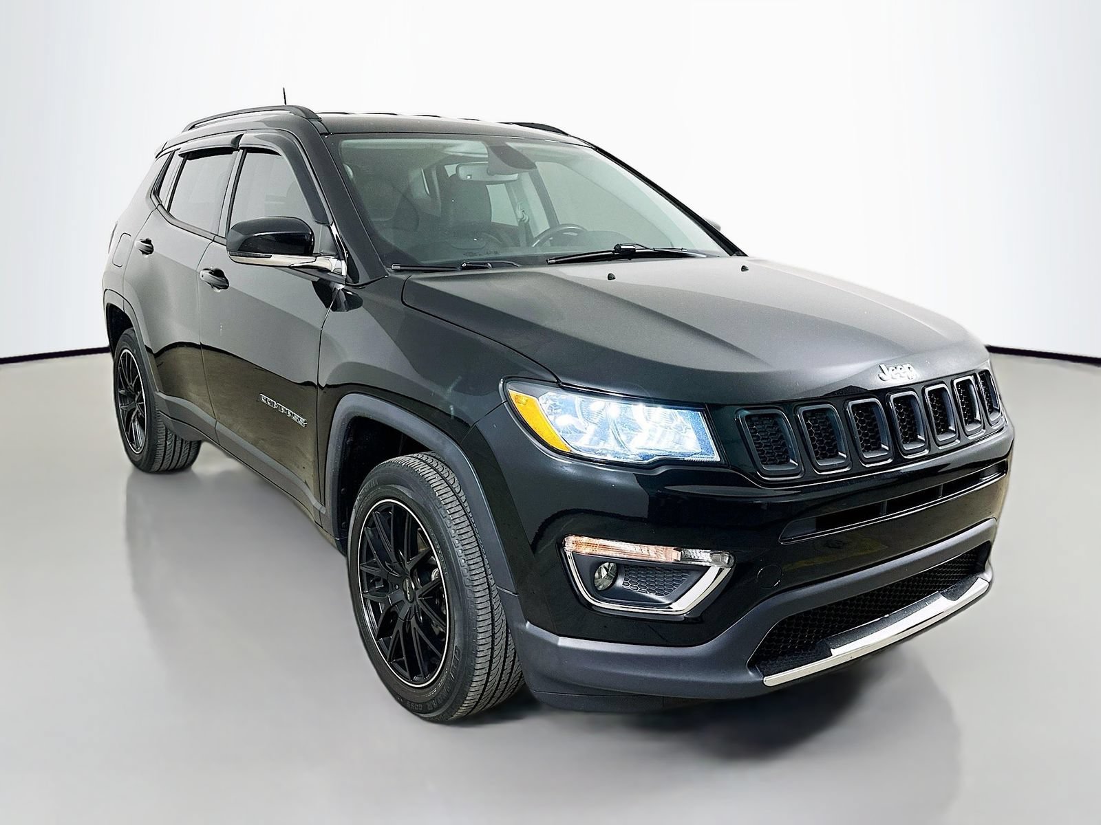 Used 2019 Jeep Compass Limited w/ Safety & Security Group AWD/4WD image 3
