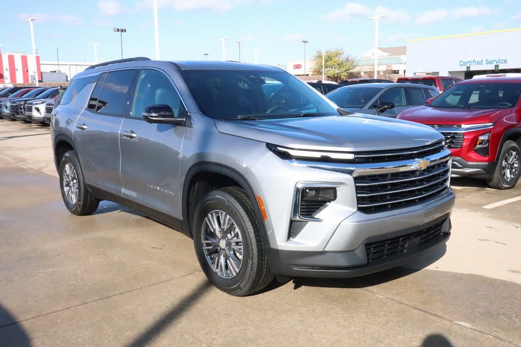 New 2026 Chevrolet Traverse LT image 1