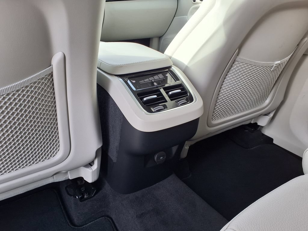 Certified 2024 Volvo XC90 B5 Core w/ Protection Package Premier AWD/4WD image 21