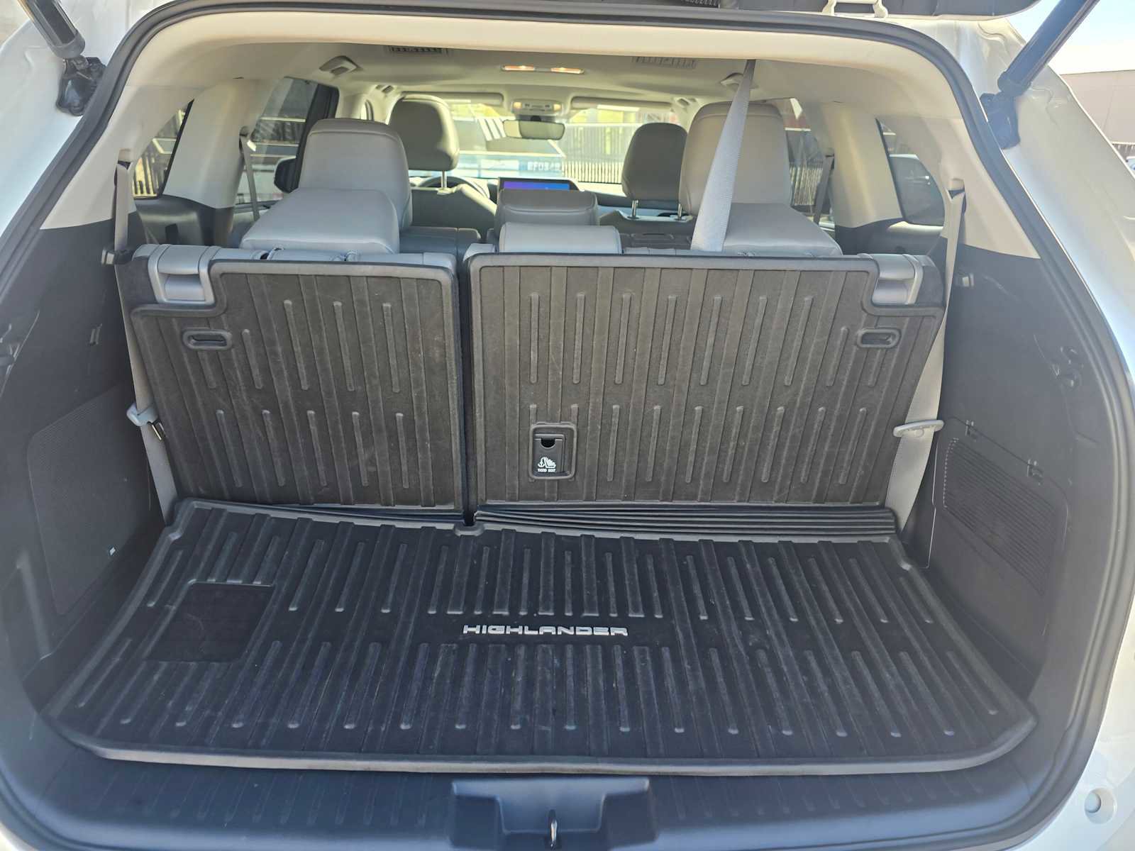 Used 2023 Toyota Highlander Limited image 18