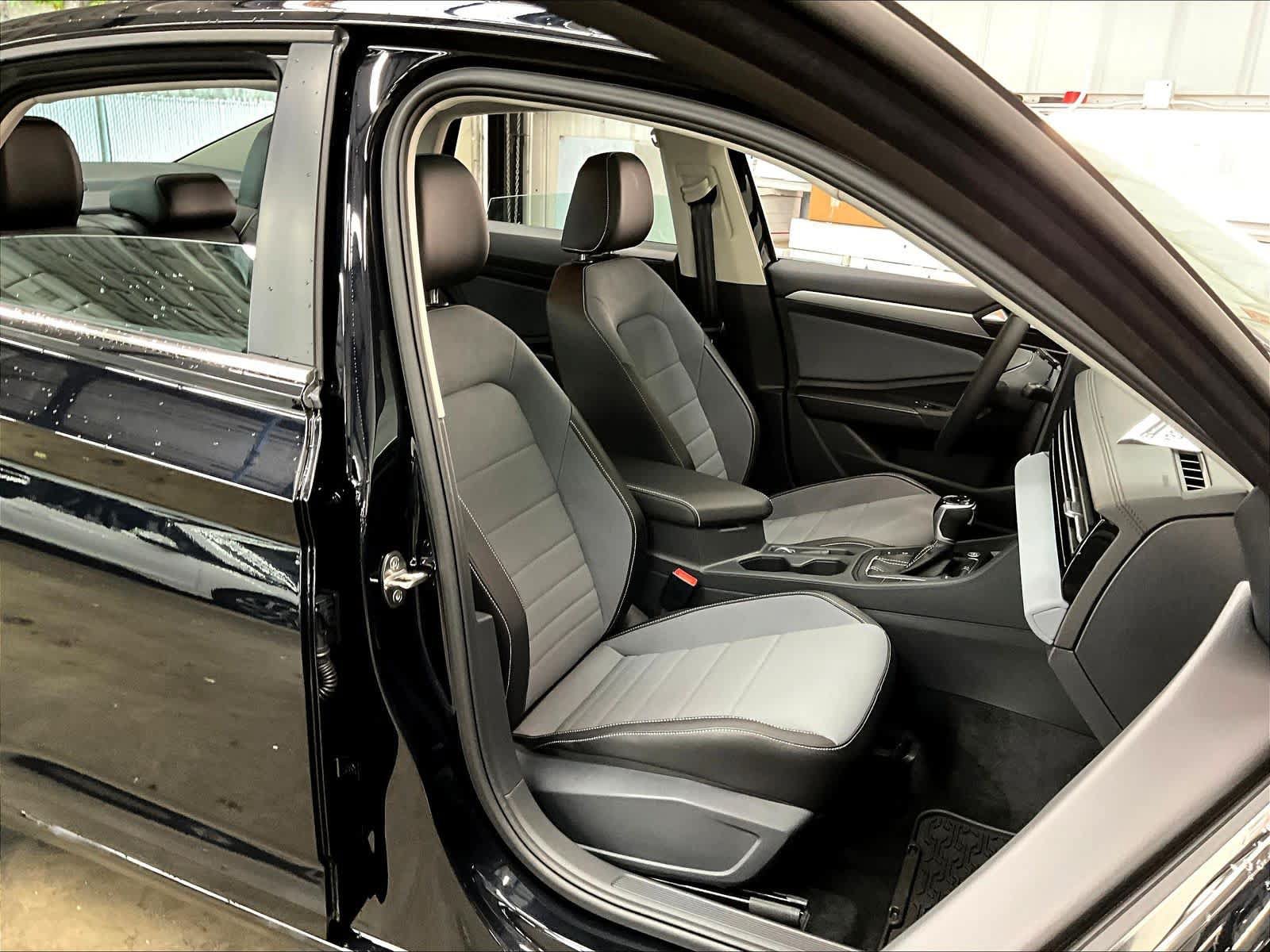 New 2026 Volkswagen Jetta SE FWD image 12