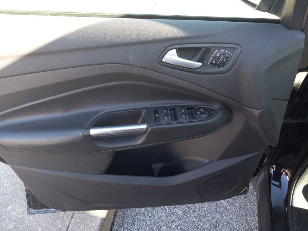 Used 2019 Ford Escape Titanium image 19