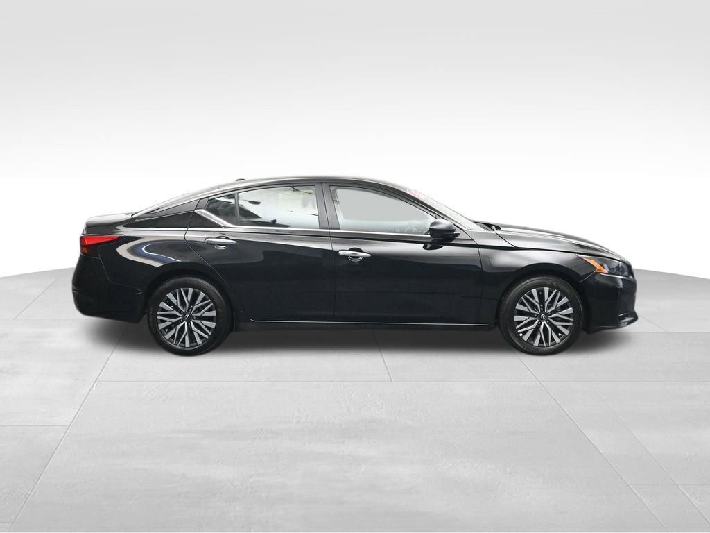 Used 2025 Nissan Altima 2.5 SV FWD image 6