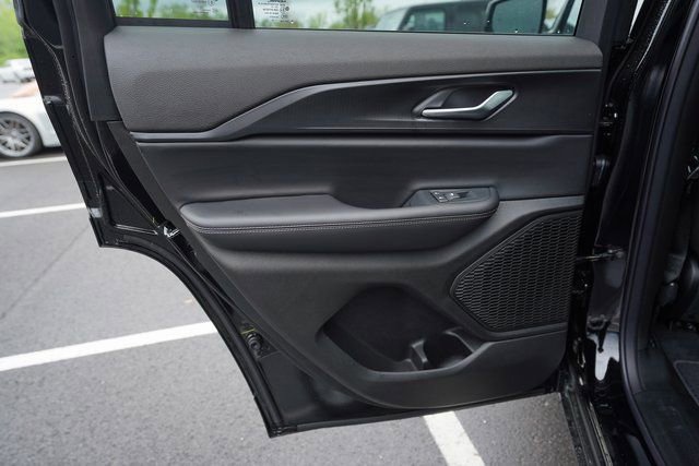 New 2025 Jeep Grand Cherokee Laredo X w/ Luxury Tech Group I image 14