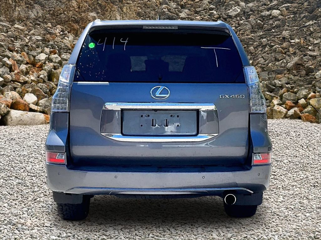 Used 2016 Lexus GX 460 Luxury w/ Preferred Accessory Package AWD/4WD image 4