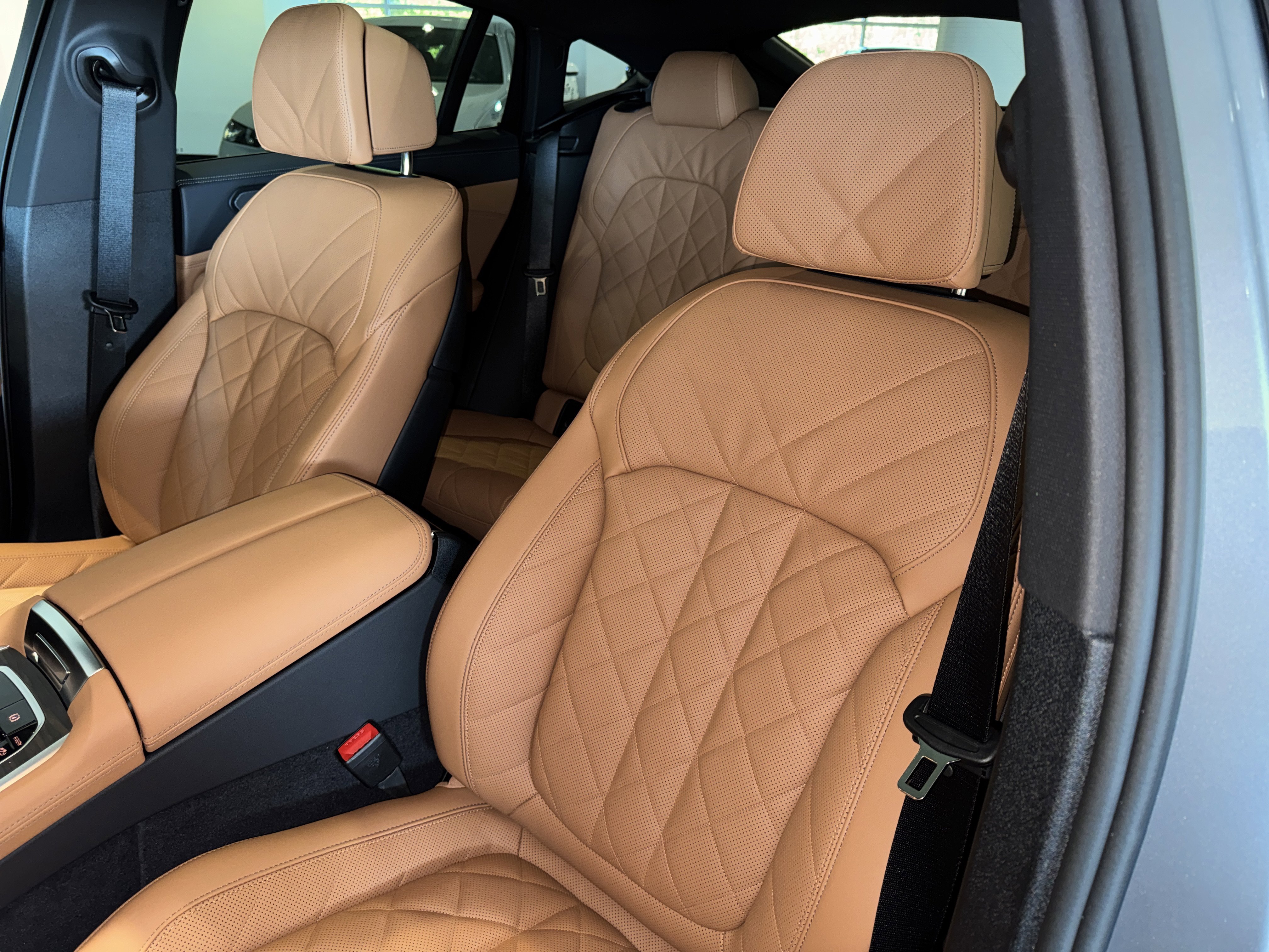 New 2026 BMW X6 xDrive40i w/ Climate Comfort Package image 24