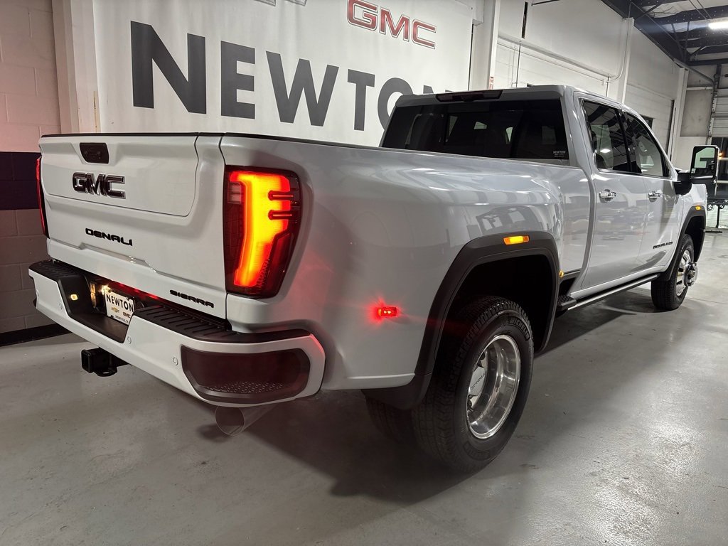 New 2026 GMC Sierra 3500 Denali Ultimate w/ LPO, Black Badging Package image 30