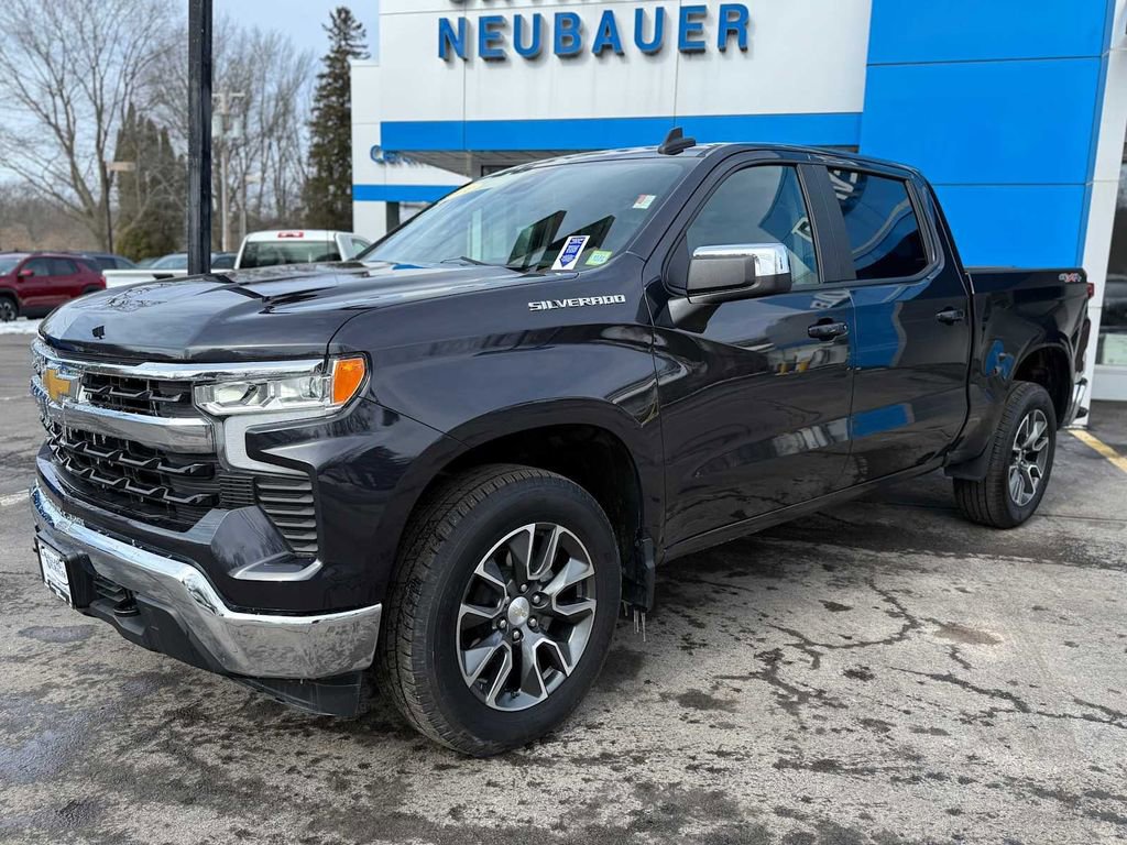 Used 2024 Chevrolet Silverado 1500 LT image 1