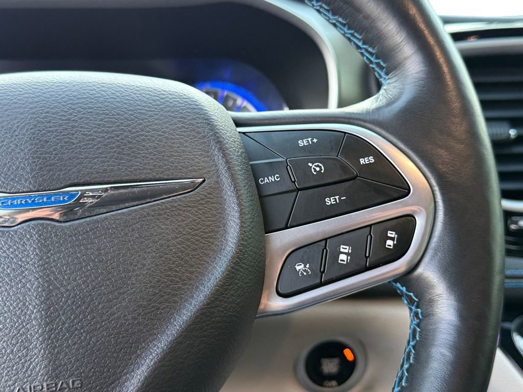 Used 2021 Chrysler Pacifica Touring-L w/ Premium & Safety Sphere Group image 16