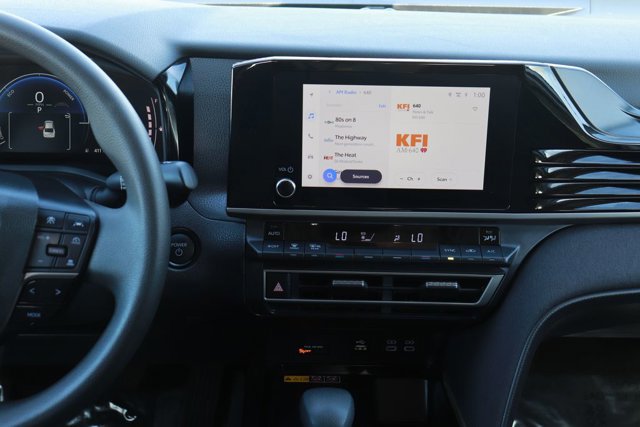 Used 2025 Toyota Camry LE image 14