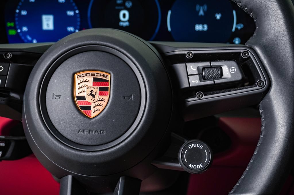 Certified 2025 Porsche Macan 4S Electric AWD/4WD image 19